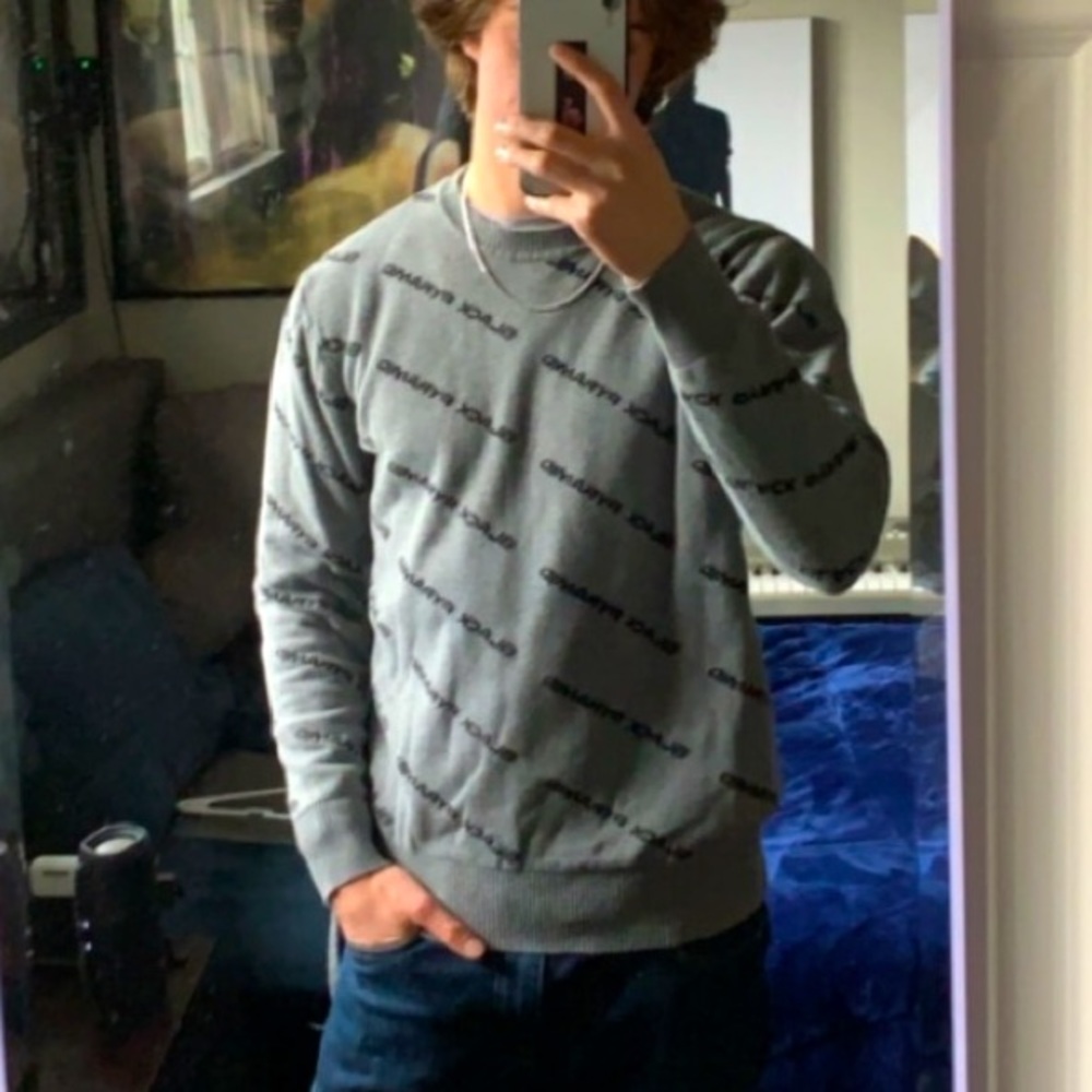Black Pyramid grey crew neck